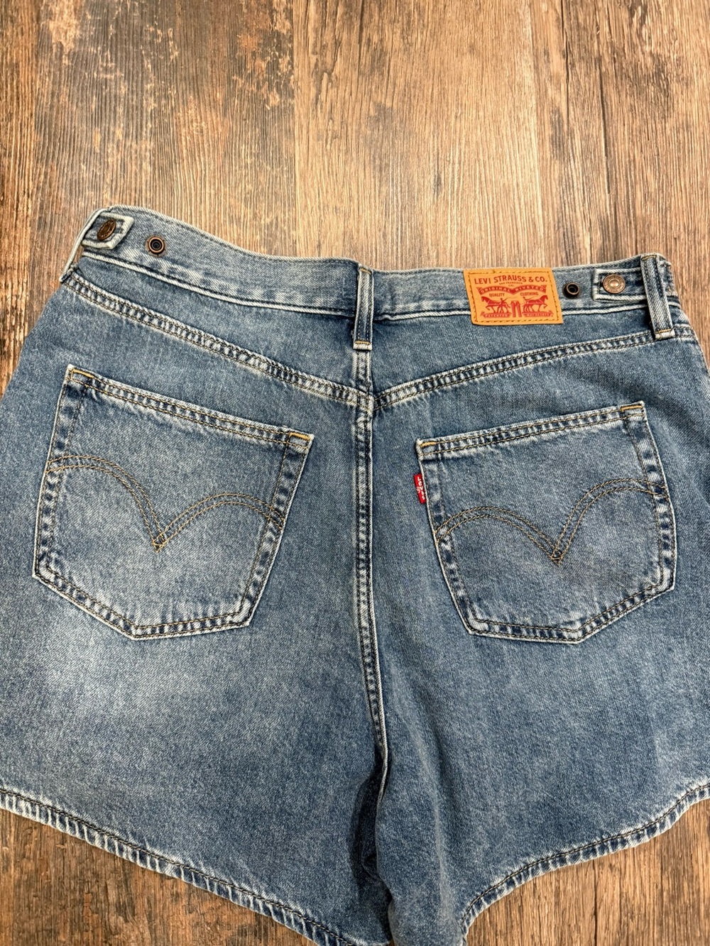 Levi’s Cinch Jean Shorts - 31”